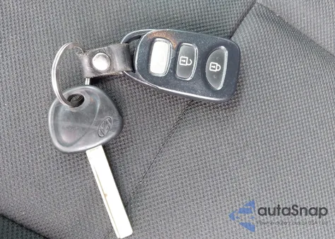 2014 Hyundai Veloster Base W/Black z USA, uszkodzony, nr VIN KMHTC6AD6EU209005